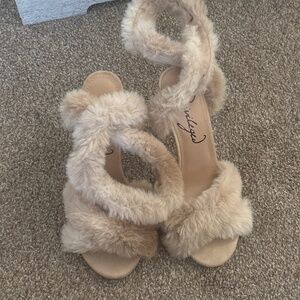 Wrap Around Fur Herls